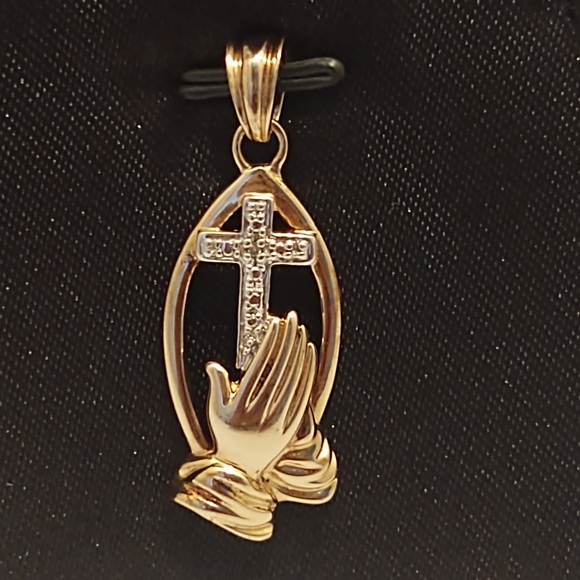 Praying Hands Pendant - Picture 2 of 4